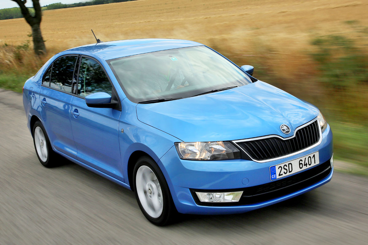 Машина Skoda Rapid 2015